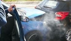 Schianto all&rsquo;alba in corso Potenza: 30enne grave dopo l&rsquo;impatto contro un palo