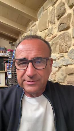 Carlo Conti sbarca su TikTok e diventa virale: &ldquo;Ora sono un tiktoker pure io&rdquo; (VIDEO)