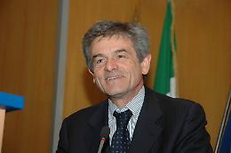 TORINO. Fiamme alla Sacra: Chiamparino elogia efficienza intervento
