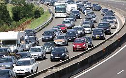 SERRAVALLE SCRIVIA. Saldi: traffico in tilt ad Outlet, 2.5 km di coda