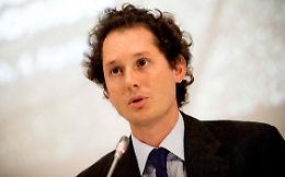 Elkann resta al timone di Stellantis: &ldquo;Abbiamo corretto la rotta&rdquo;. Ma la sfida vera comincia adesso