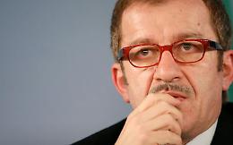 Sanità. Maroni: "Costi standard o facciamo saltare il tavolo"