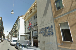 TORINO. "Mettiamoci le tette". Contro la chiusura del valdese