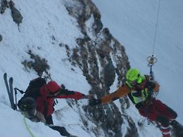 BROSSO. Parapendista precipita in Valchiusella, grave al Cto