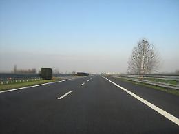 PAVIA. Incidenti stradali: camionista muore lungo autostrada A21