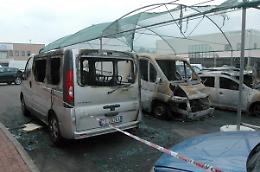 Auto in fiamme nella notte: in città torna la paura