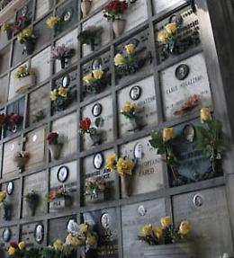 Rubata statua di bronzo al cimitero: “Nessun rispetto”