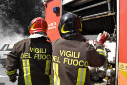 Incendio a Chivasso: treni bloccati e linea elettrica a rischio