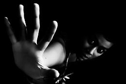 TORINO. Violenza donne: pugnala gallina e minaccia ex, farai sua fine