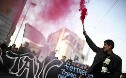 TORINO. Bombe carta davanti aula bunker, medicato carabiniere