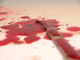 ASTI. Tabaccaia accoltellata in negozio, è grave