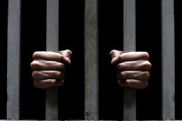 Carcere devastato: sei ore di follia tra termosifoni divelti e allagamenti