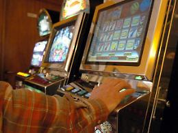 NOVARA. Usura: pensionato rovinato da videopoker, 2 arresti