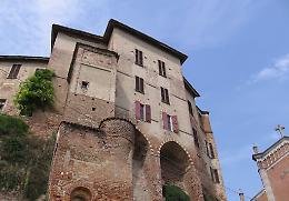 Nell'astigiano il Castello di Frinco rischia di crollare