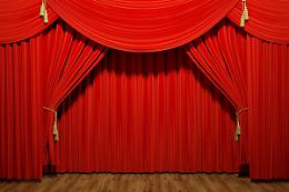 Il teatro li faceva lavorare ma non li pagava: "Siamo in tanti a non aver ricevuto la retribuzione pattuita"