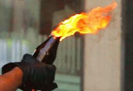 BOLZANO. Molotov sul treno. L'ordigno però non è scoppiato