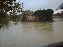  Italia ancora sott'acqua, il Tevere fa paura