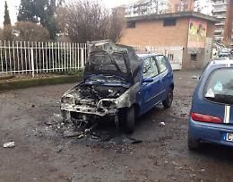 Un'altra auto in fiamme. Incubo senza fine a Venaria  