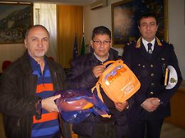 CHIVASSO. Cerimonia di consegna di due defibrillatori nel ricordo indelebile di Francesco Curcio
