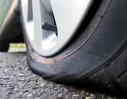 ALESSANDRIA. Raid vandalico, tagliate gomme a 23 auto