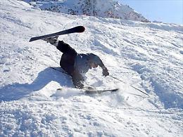 LIMONE PIEMONTE. Incidenti montagna: perde il controllo degli sci e batte testa, è grave