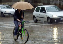 ROMA. Con l'autunno arrivano le piogge. Giù calcinacci dal viadotto di Genova