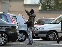 ORBASSANO. Parcheggiatore abusivo a 15 anni davanti l'ospedale, denunciato