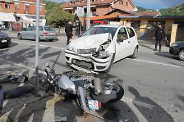 SAN RAFFAELE. Terribile schianto su via Torino, motociclista trasportato via in elicottero
