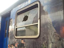 FOSSANO. Treno devastato dai vandali, ritardi e cancellazioni