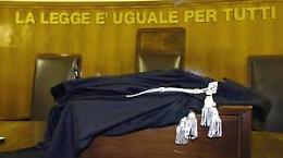 IVREA. Condannati due giovani ladri ammanettati nei giorni del Carnevale