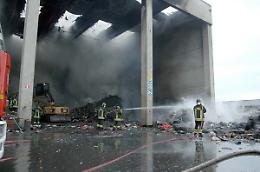 VOLPIANO. Vasto incendio alla Metalfer: 20 squadre di pompieri al lavoro