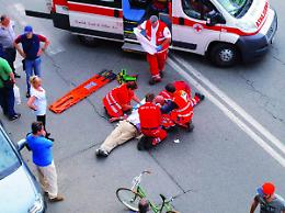 SETTIMO TORINESE. Anziano travolto da un&rsquo;auto, &egrave; in prognosi riservata