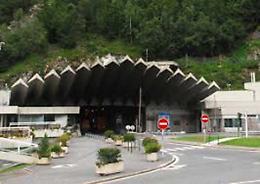 AOSTA. 'Carovana migranti' fermata a Chamonix