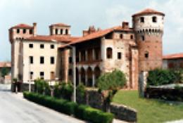 OZEGNA. L'Istituto 25 Aprile "studia" il Castello di Ozegna