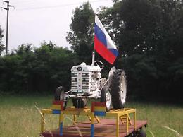 VALPERGA. Bandiera russa sventola lungo la ex 460. Una provocazione?