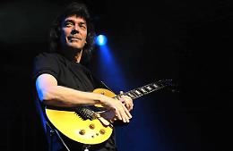 TORINO. Per Steve Hackett tutto esaurito sotto la pioggia