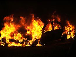 RIVALTA. Auto in fiamme nella notte nel Torinese, ipotesi piromane