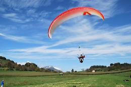 BROSSO. Parapendista cade al decollo, trasportato al Cto