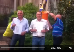 SETTIMO TORINESE. L'ice bucket challenge del sindaco Puppo