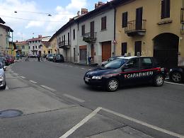 SAN GIORGIO CANAVESE. Accoltellato in strada dal figlio, ferito