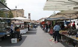 SETTIMO TORINESE. Ambulante prende la scossa al mercato