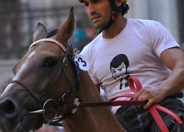 SIENA. Polemica sul fantino di Asti che vuole correre al Palio...