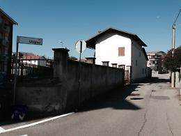 RIVAROLO CANAVESE. Sale su tetto per controllare tegole, cade e muore