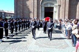 SAN GIUSTO CANAVESE. Più di mille persone ai funerali del capitano Alessandro Dotto