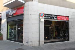 SETTIMO. Furto con spaccata al negozio di biciclette