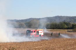SETTIMO. Incendio in un campo di granturco dietro al cimitero