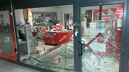 SAN MAURO. Terzo furto in 10 mesi al centro Vodafone