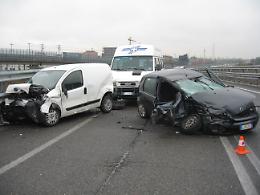 SETTIMO. Incidente sul cavalcavia, 4 feriti fra cui un bambino di 2 anni