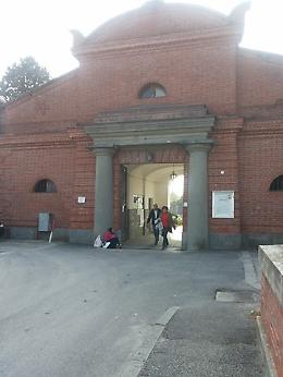 IVREA. Accattonaggio al cimitero per Ognissanti. Denunce a piede libero contro gli zingari