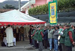 LESSOLO. Gli Alpini donano un defibrillatore alla scuola